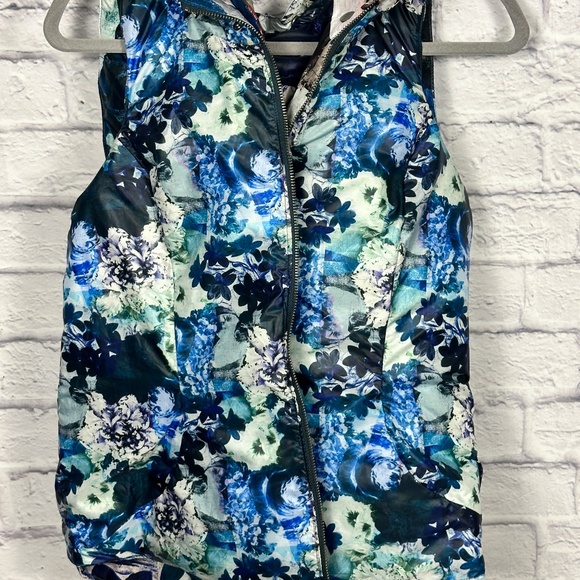Pure + Good Anthropologie Floral Puffer Vest – Hooded, Lightweight, Watercolor - Picture 5 of 8